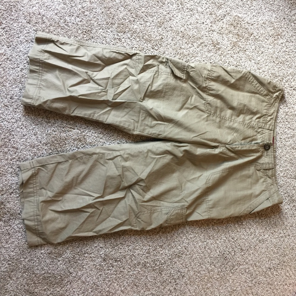 Cotton khaki cropped cargo pants, size 10