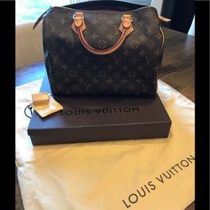 Authentic Louis Vuitton Speedy 30 Monogram Canvas