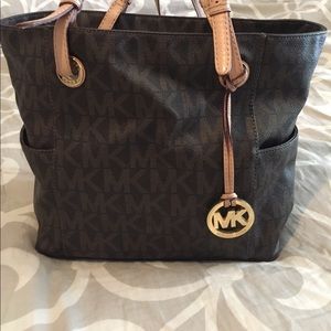 Michael Kors Jet Set Signature Top-Handle Bag Tote