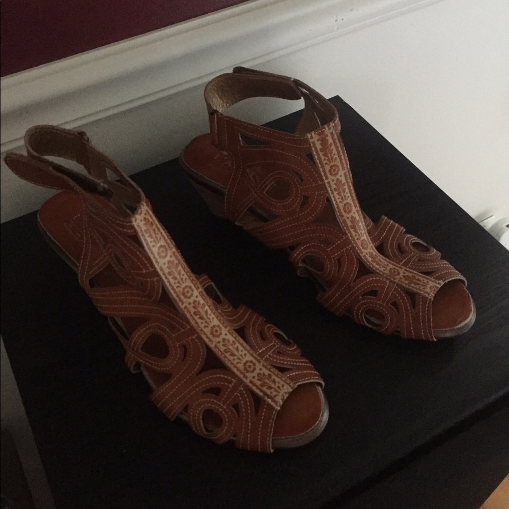 L'artiste Gladiator Sandal