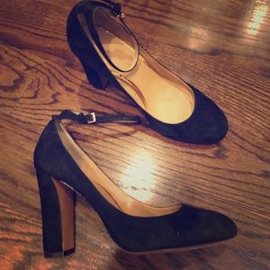 Banana Republic Suede Black Pumps