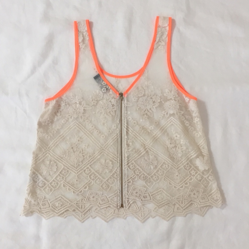 Sheer Flower Lace Tank w/ Contrast Piping - Picture 3 of 7