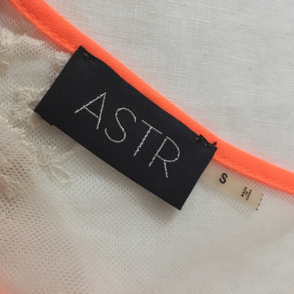 Sheer Flower Lace Tank w/ Contrast Piping - Picture 4 of 7