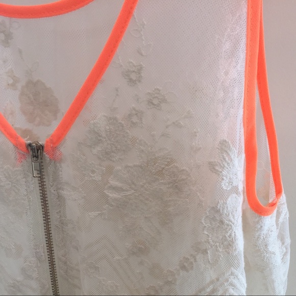 Sheer Flower Lace Tank w/ Contrast Piping - Picture 7 of 7