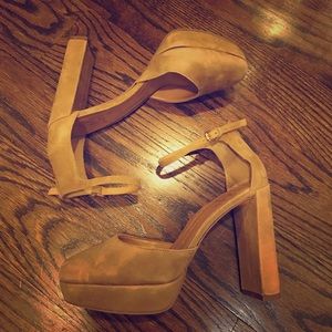 Banana Republic Suede Pumps