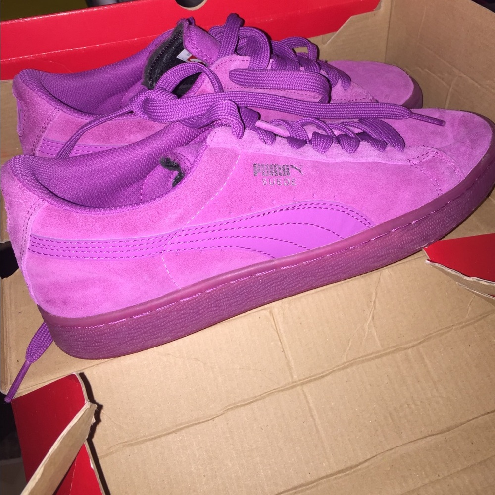 Sold!!!!!!!!!!Pumas size 7