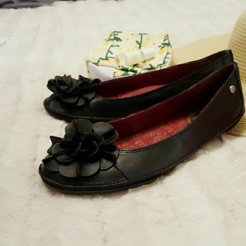NEW Hush Puppies Leather Flats