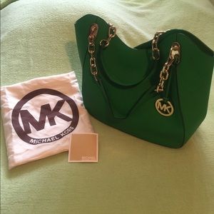 AUTHENTIC BRAND NEW Michael Kors Lilly Large Tote