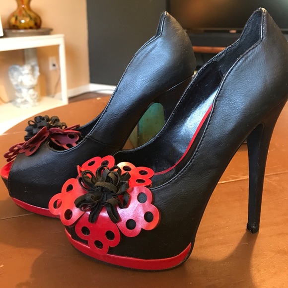 Liliana red and black heels. - Picture 1 of 4