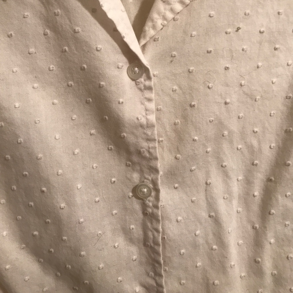 White vintage sleeveless shirt. Size 10.