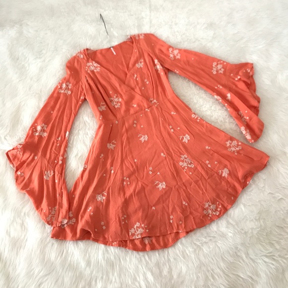 Free People Dresses & Skirts - Free People embroidered boho 👗 size 2 🔔 sleeves