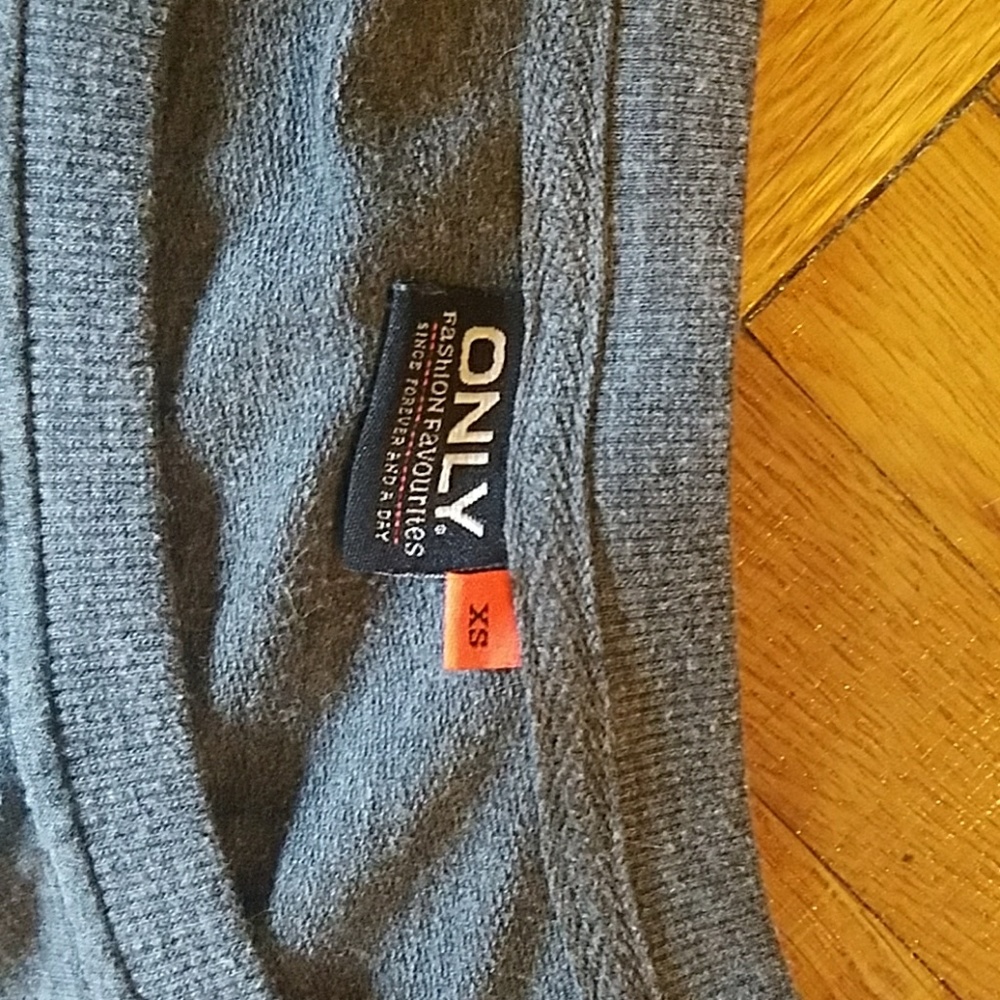 Pullover - Picture 3 of 3