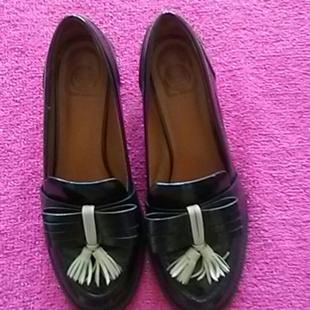 Women's shoes only worn twice condition EXCELLENT