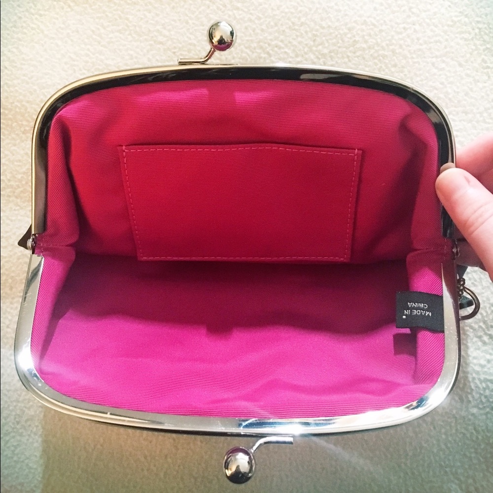 Sophisticated Coach Clutch - Picture 4 of 5