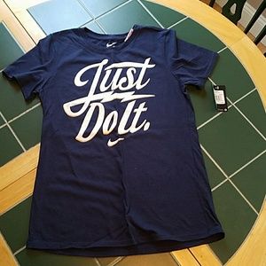 Women's nike shirt size medium