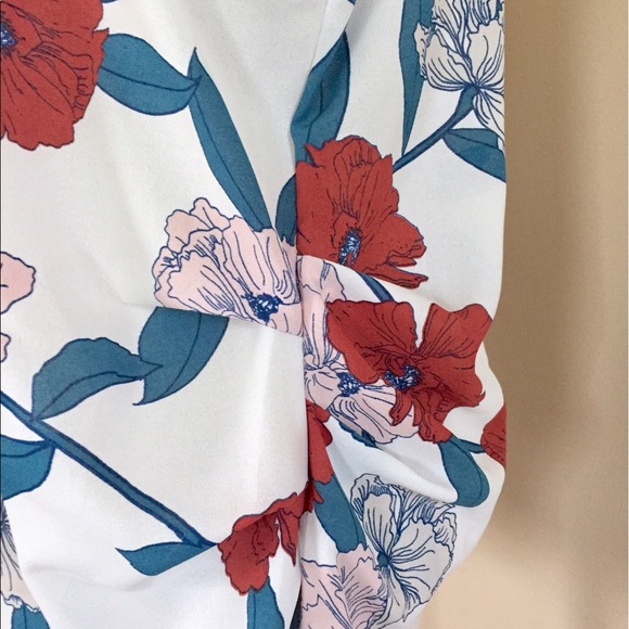 Last 2! Ivory rust floral blouse 🇺🇸 - Picture 4 of 8
