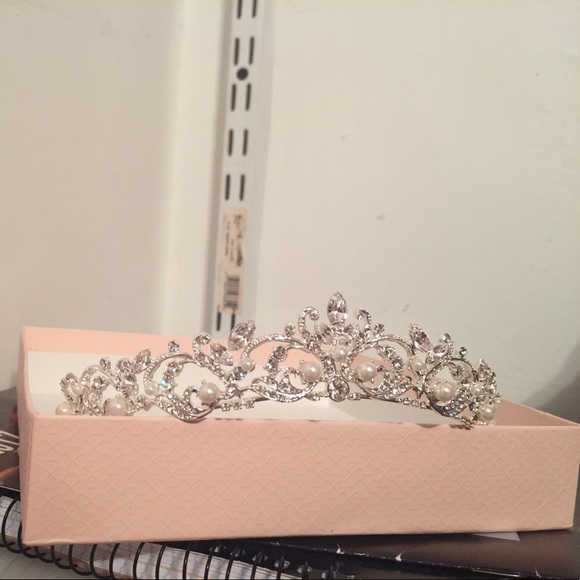 Tiara ?