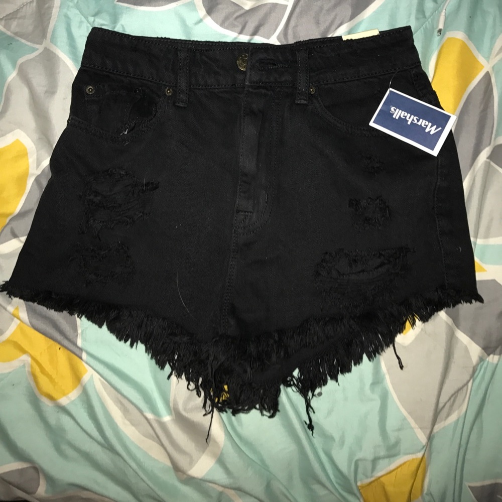 NEW WITH TAGS BDG black high rise ripped shorts