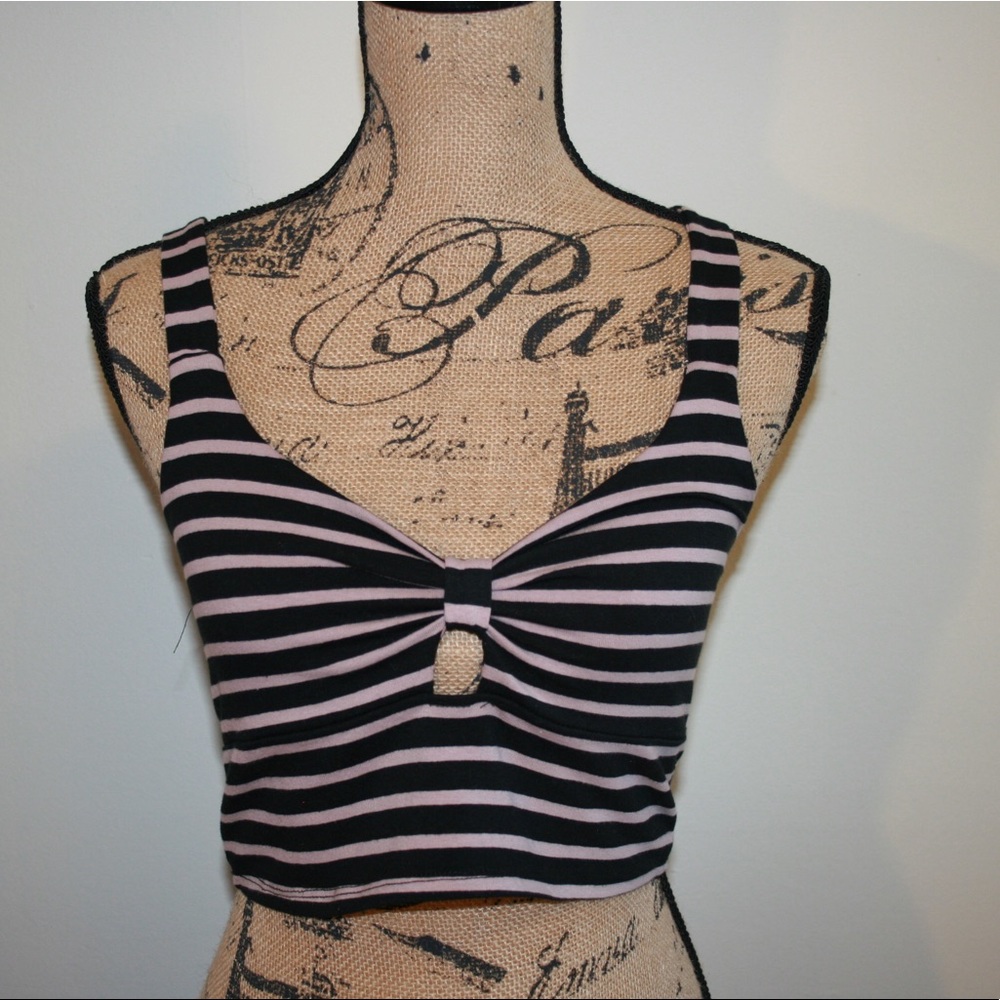 Cute striped crop top!! 💗🌷