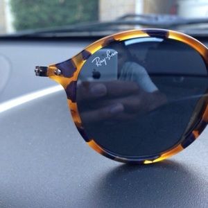 Raybans Scuderia Ferrari collections
