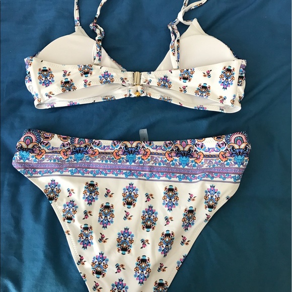 Bikini - Picture 2 of 2