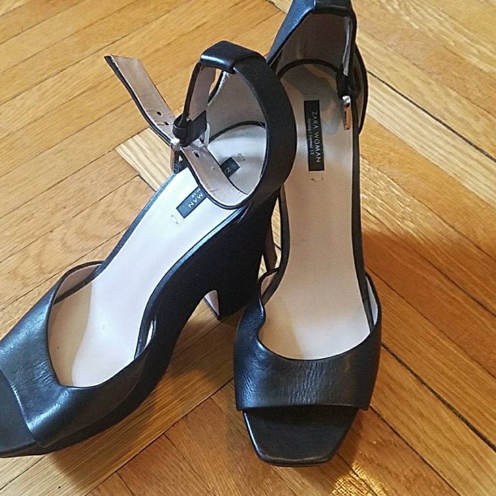 Heels - Picture 2 of 4