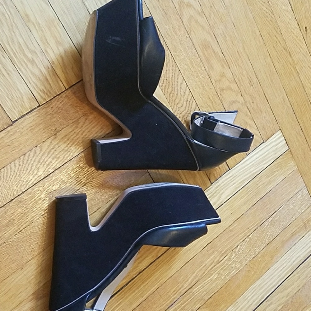 Heels - Picture 3 of 4