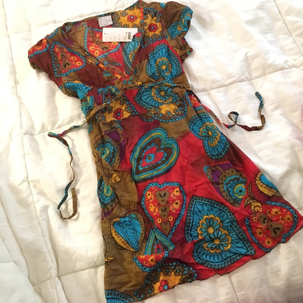 Fit and flair, deep v, cap sleeved, funky blouse