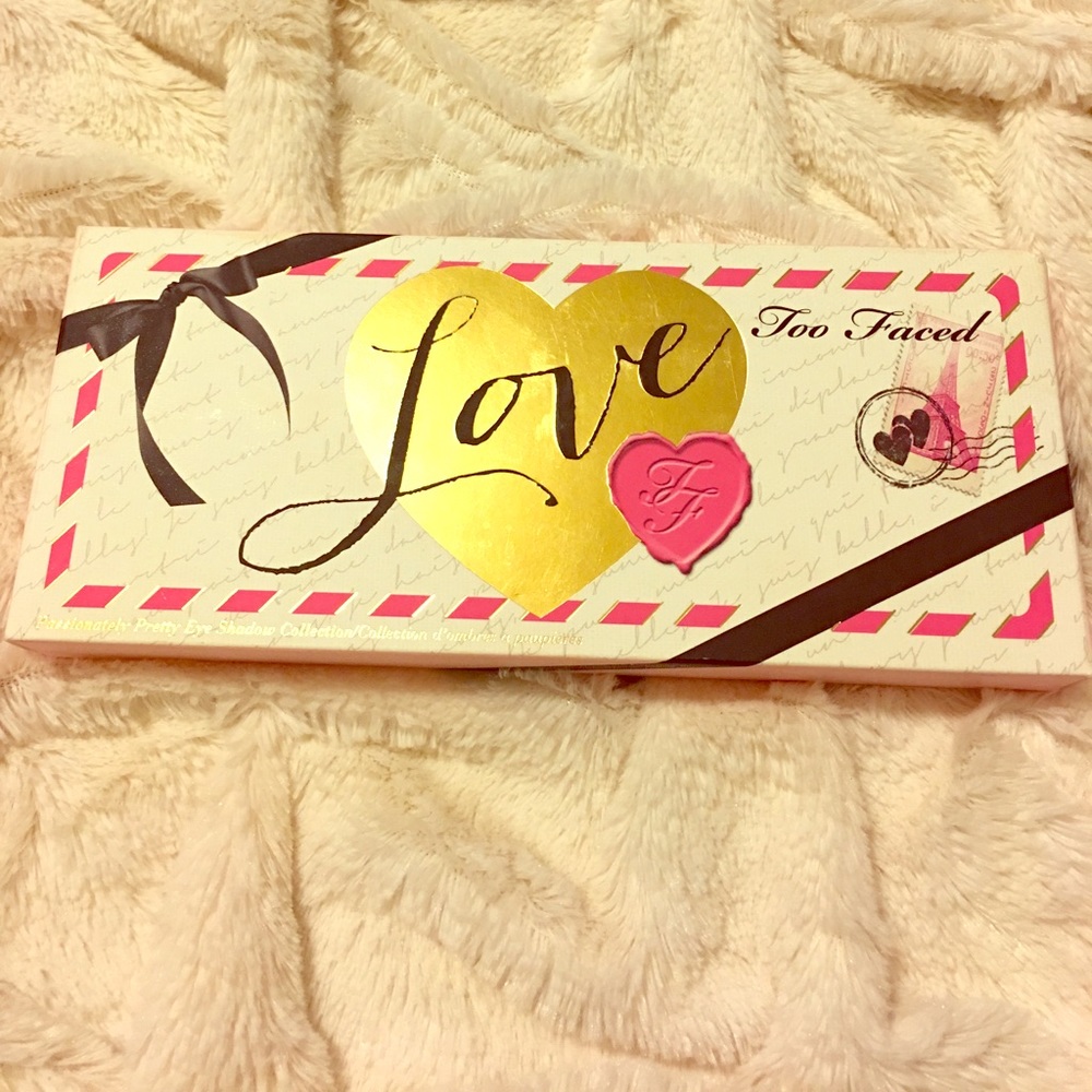 NWT Too Faced Love pallette