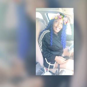 Meet your Posher, Deedee