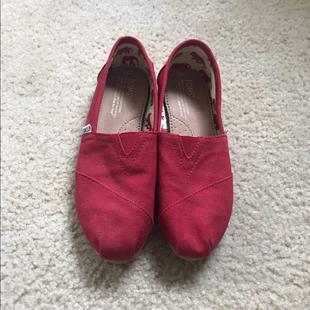 Classic red TOMS. Size 7. Barely worn.