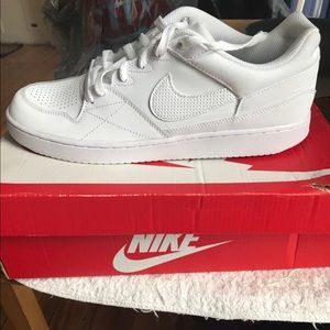 Nike Priority Low sneakers