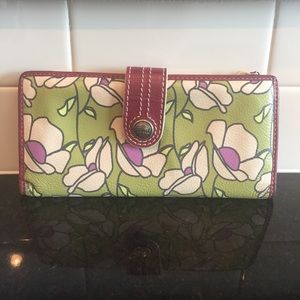 Pre-owned Fossil wallet