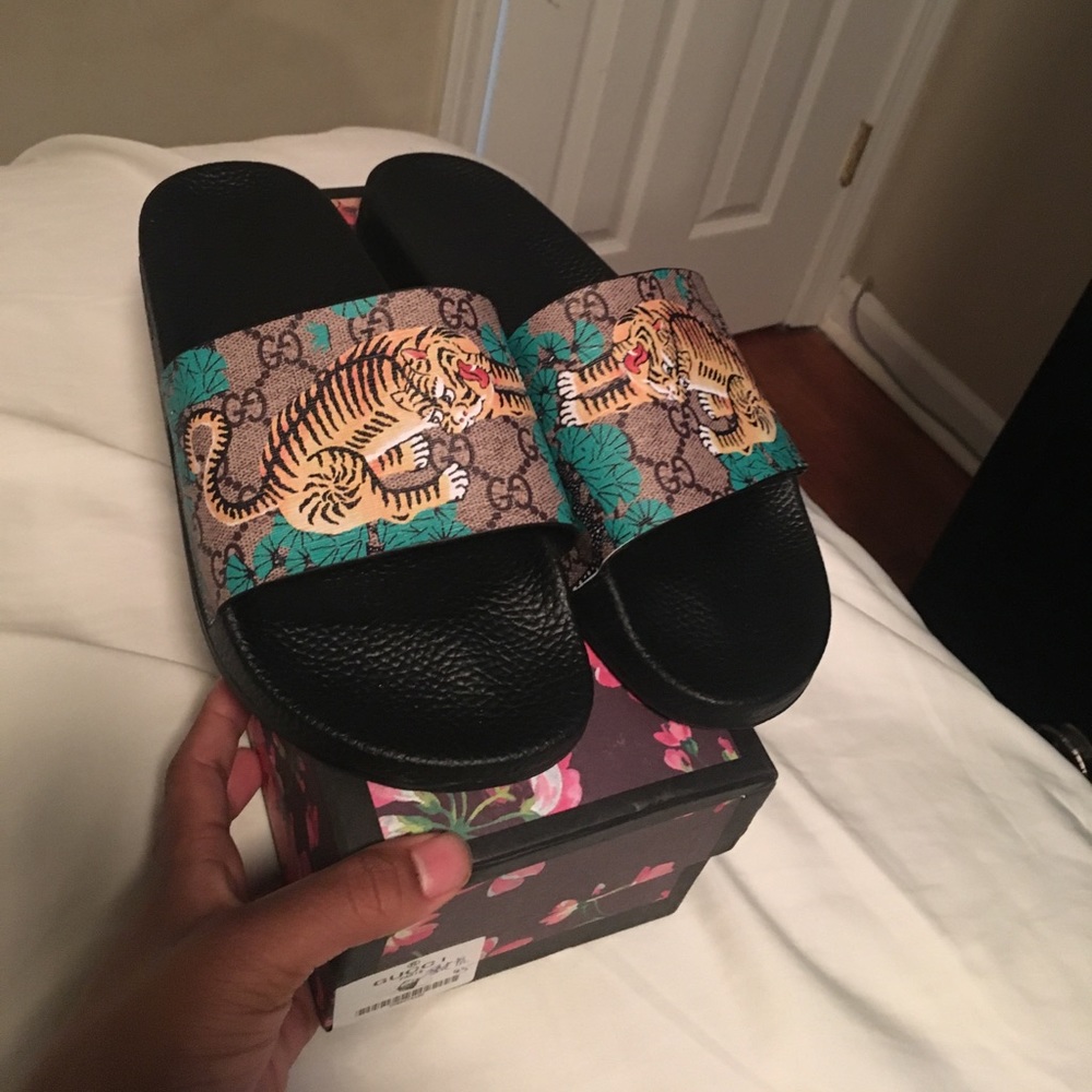 Men's Gucci Bengal slides Must go make offer