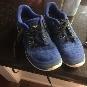 Nike youth tennis shoes