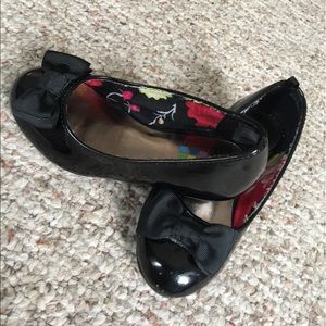Size 9 toddler black heels patent leather