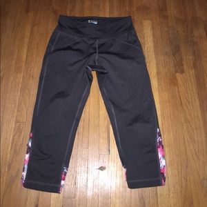 Gray cropped leggings