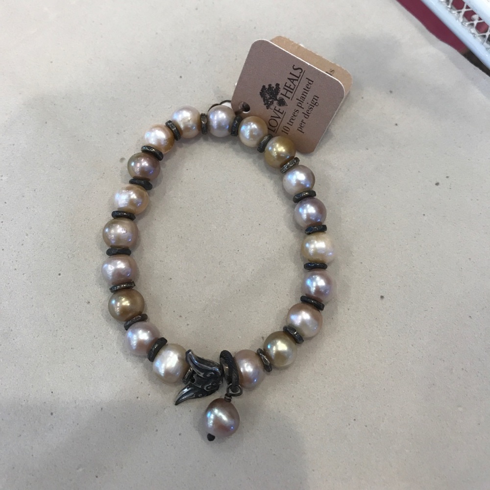 Pearl stretch bracelet