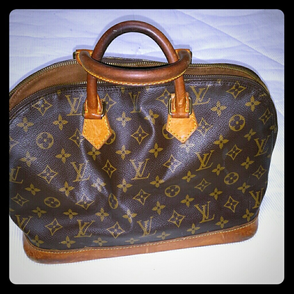 Authentic LV Alma
