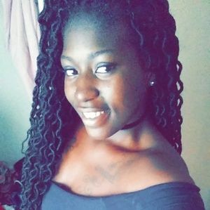 Meet your Posher, Demeka