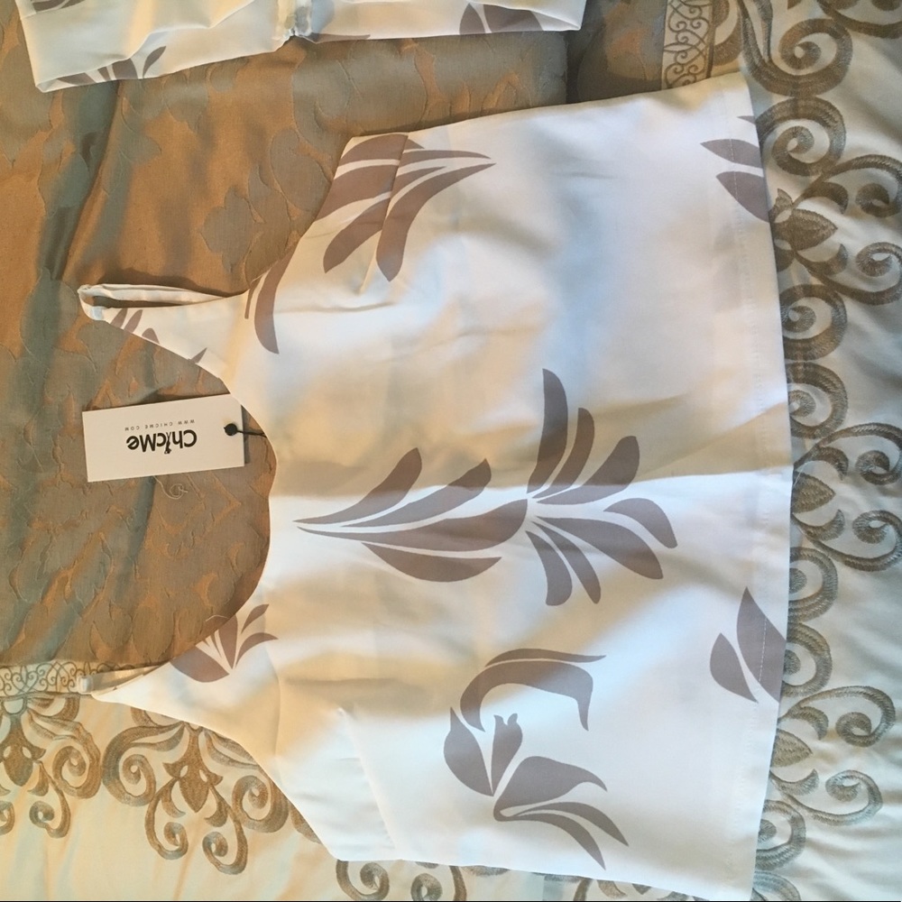 White with design 2 piece cropped pants suit - Picture 2 of 4
