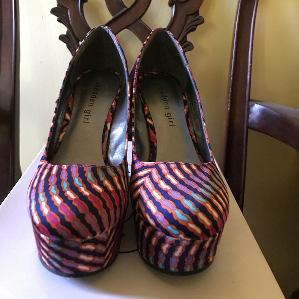 Madden Girl Rock On Wedges