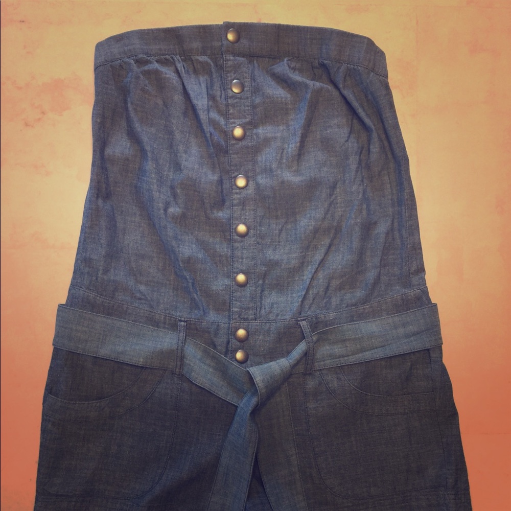 ☣️SALE☣️EXPRESS strapless belted denim Romper