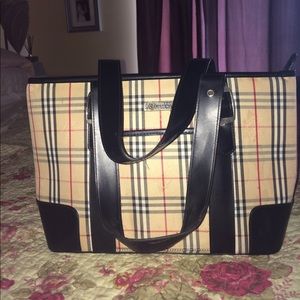 BNWOT Burberry purse