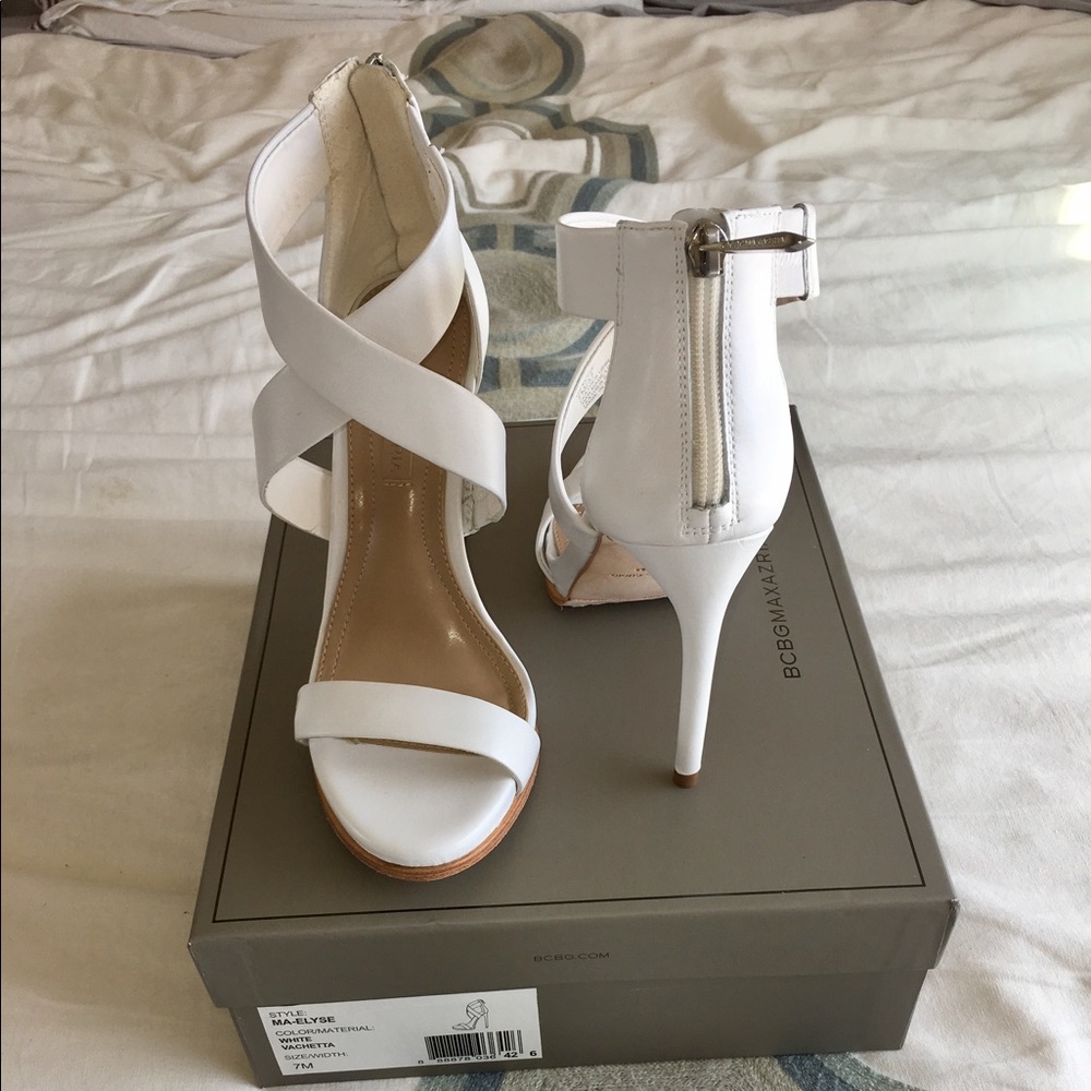 Beautiful white leather BCBGMaxazria heels 👠