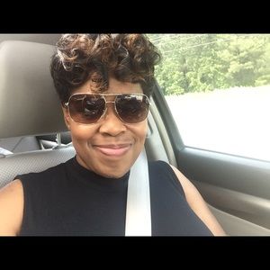 Meet your Posher, Ebony