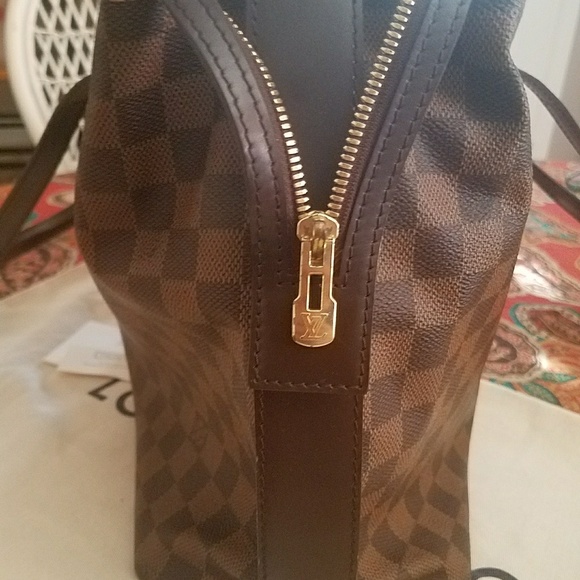 Authentic Chelsea Luois Vuitton - Picture 4 of 4