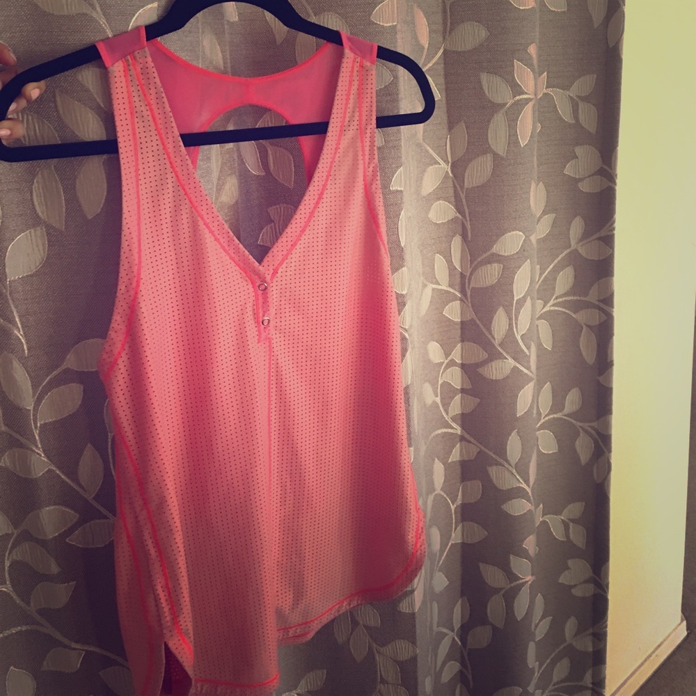 Lululemon cute coral top