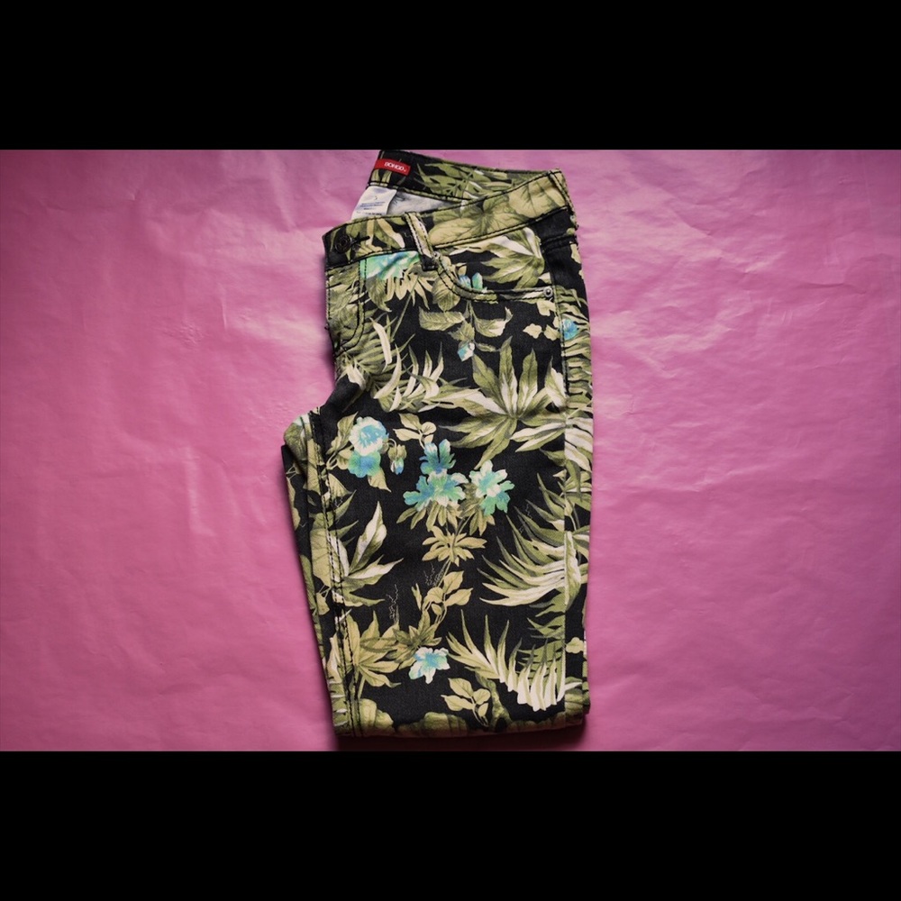 Floral Print Capri Jeans