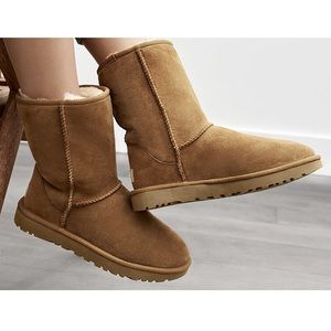 Women's UGG Classic II Short Boots (Chestnut)